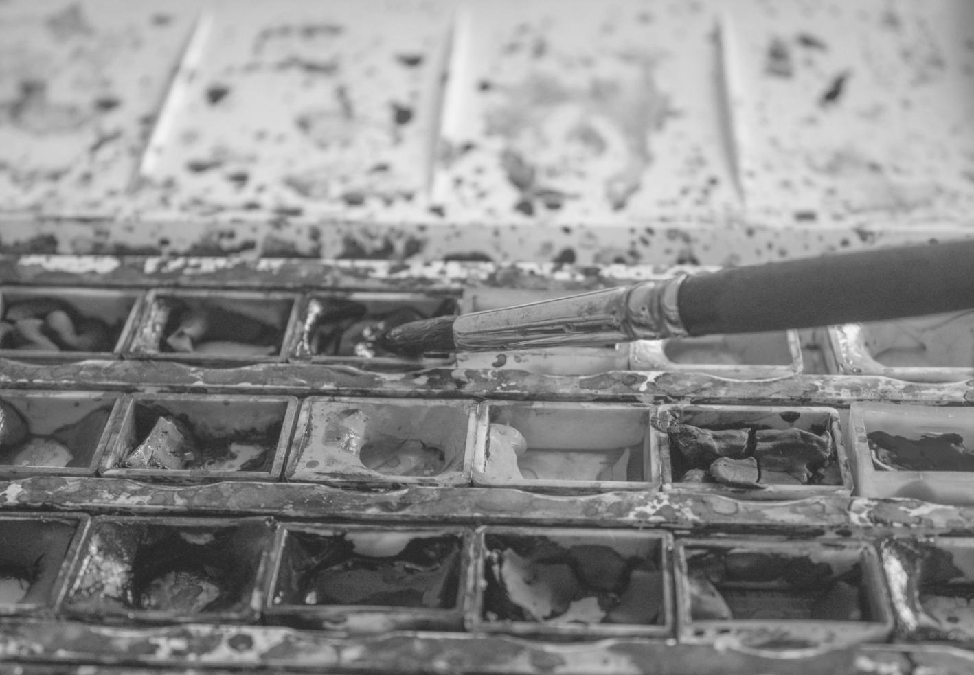 Aufmerksame Lernende im virtuellen Klassenzimmer während einer Online-Lektion