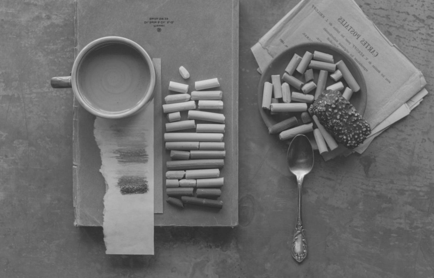 Professionell gestalteter Arbeitsplatz für produktives Online-Lernen